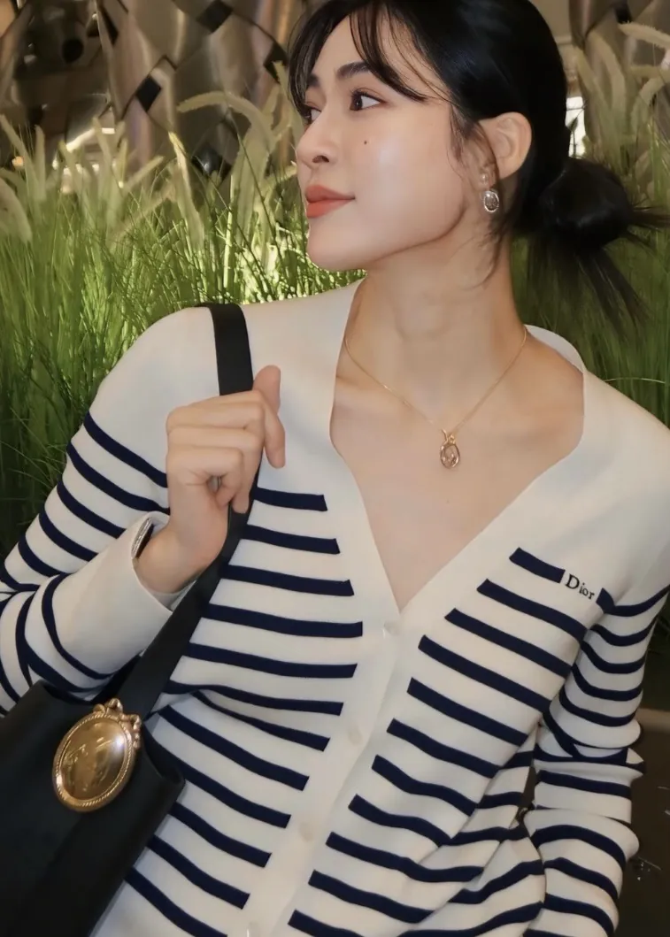 Outfit reference for Striped Knit Cardigan Outfit Ideas for Easy Layering